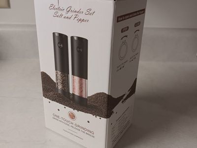 New Electric Salt & Pepper Grinder Set - Battery Operated
