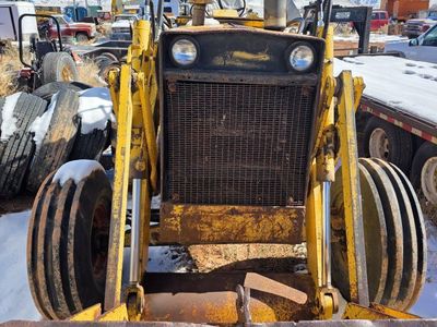 CASE 680 CK Backhoe Loader - runs and works good has a few small leaks has rebuilt boom and dipper rams and some new hoses