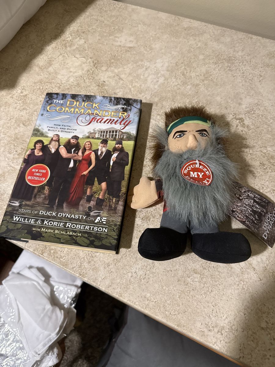 Duck Dynasty Book and Talking Plush Bundle - The Duck Commander Family