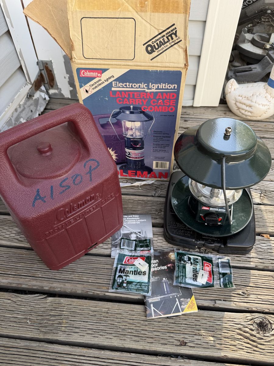 Coleman Electronic Ignition Propane Lantern Model 5154B700 with Hard Case & Mantles