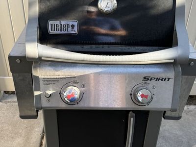 Working Weber Grill Spirit E210 Liquid Propane Gas Grill, Black