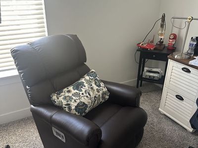 Like-New La-Z-Boy Power Recliner – Barely Used!