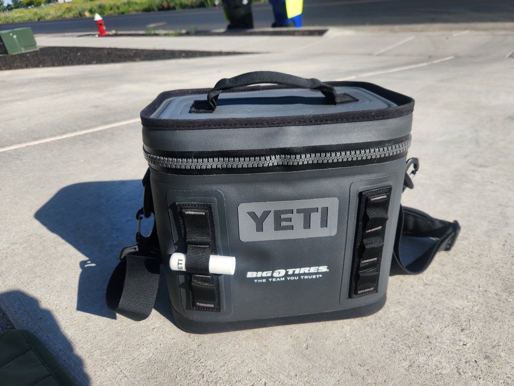 Yeti hopper flip 8 cooler