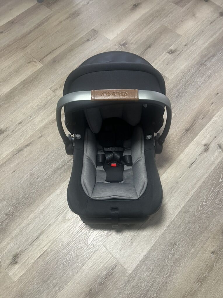 Nuna Pipa Lite Car Seat And Base