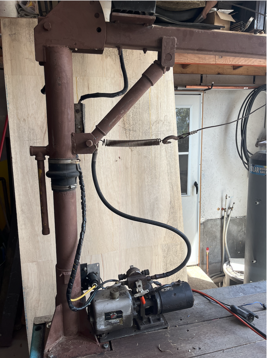 Electric/ hydraulic truck hoist