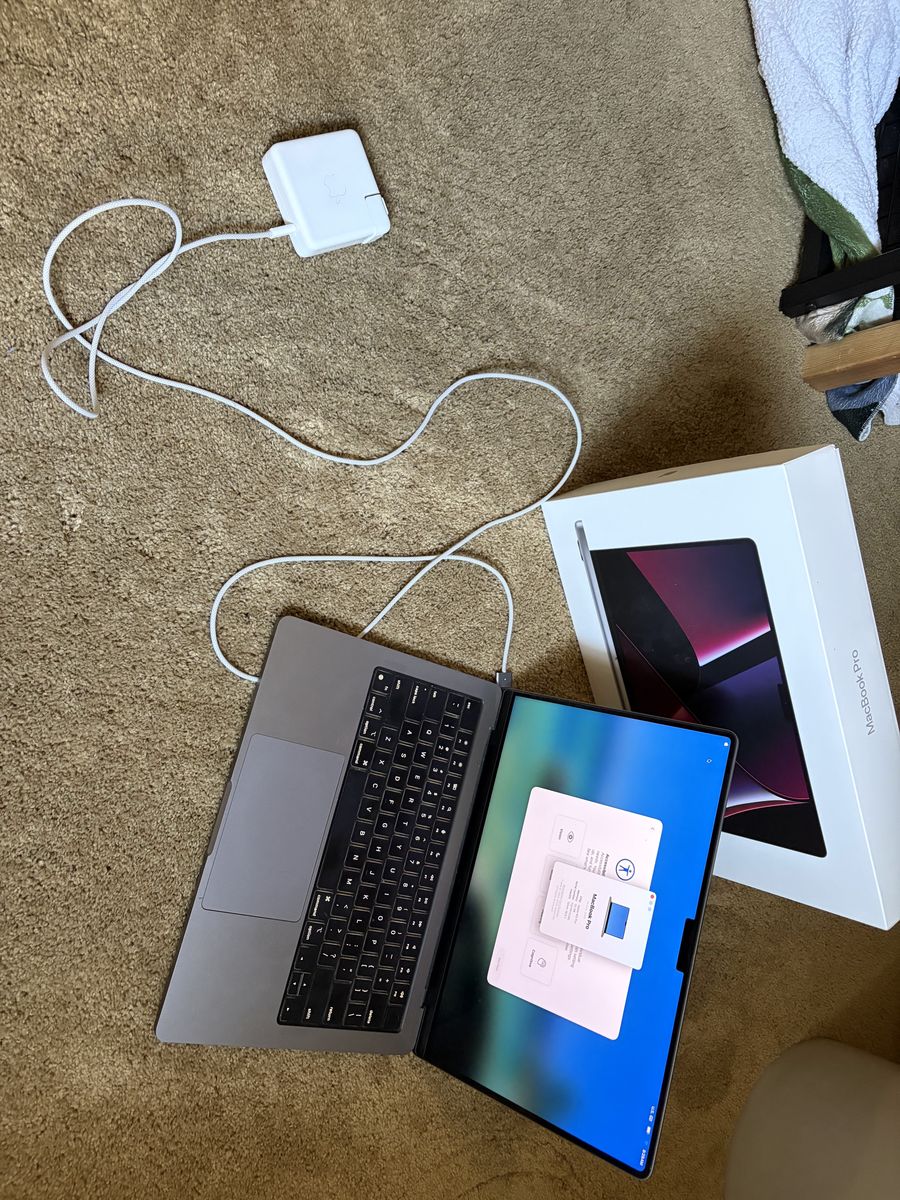 MacBook Pro 14"
