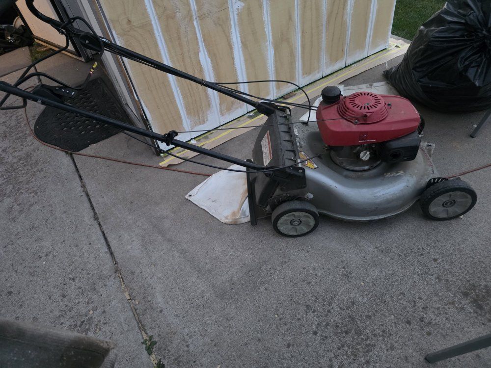 Honda HRR2164TDA Gas Powered Push Lawn Mower with Bag
