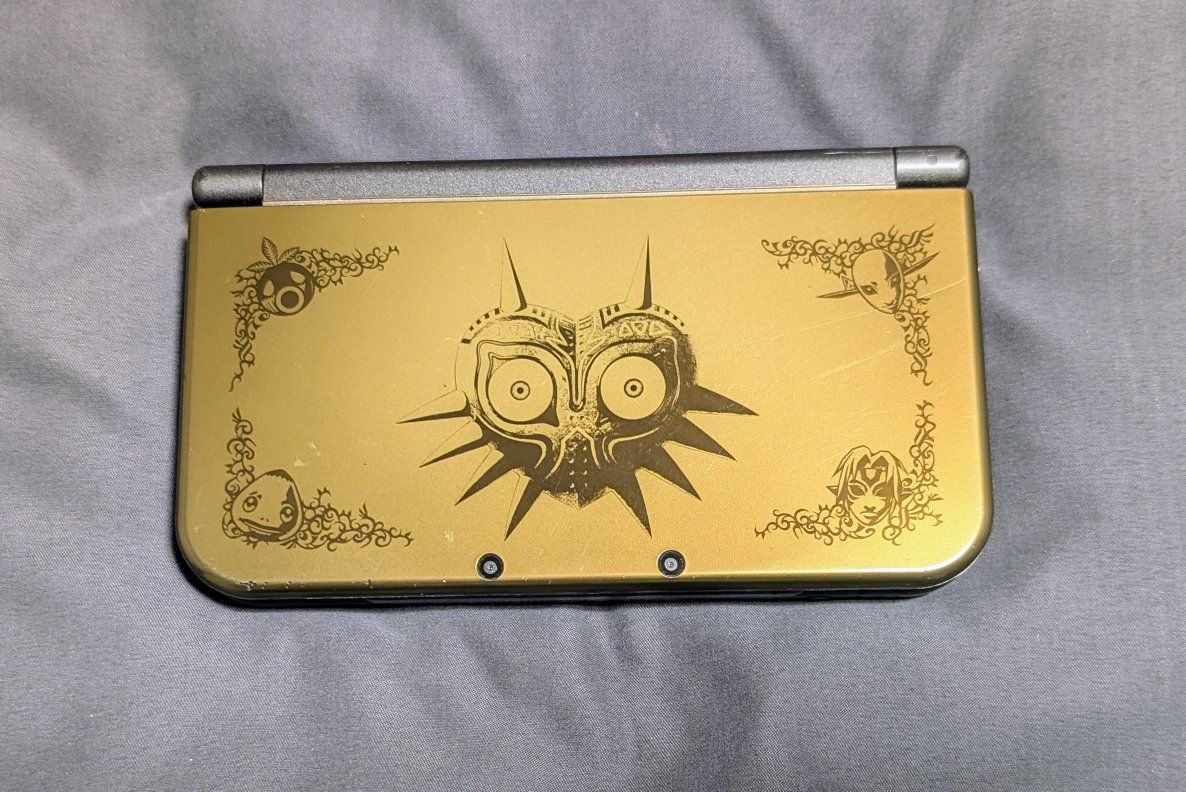 Nintendo New 3DS XL - Majora's Mask Edition - Gold Handheld System *USED*