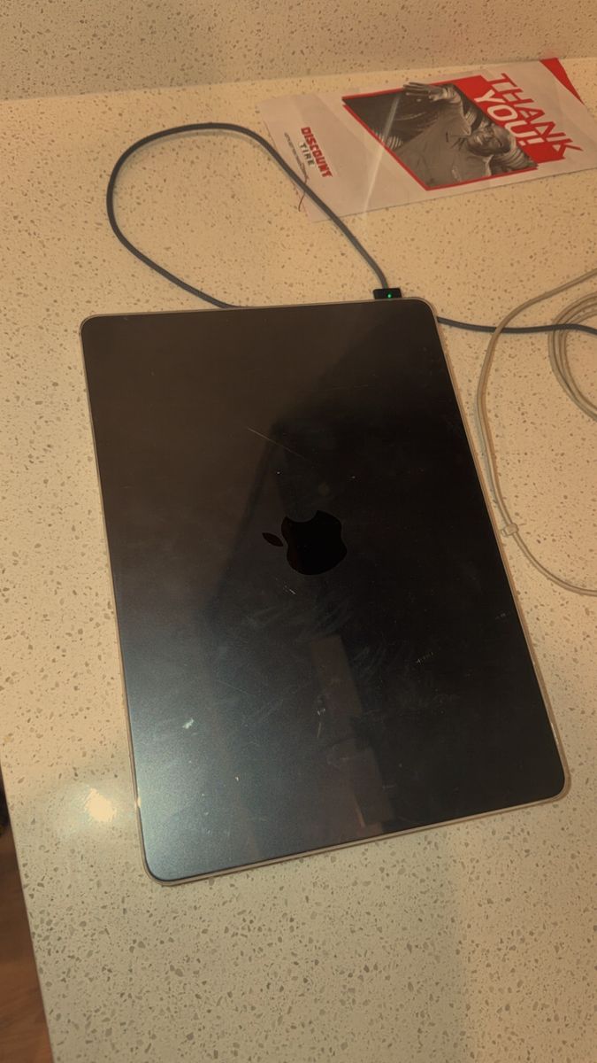 2024 MacBook m3 256 gig