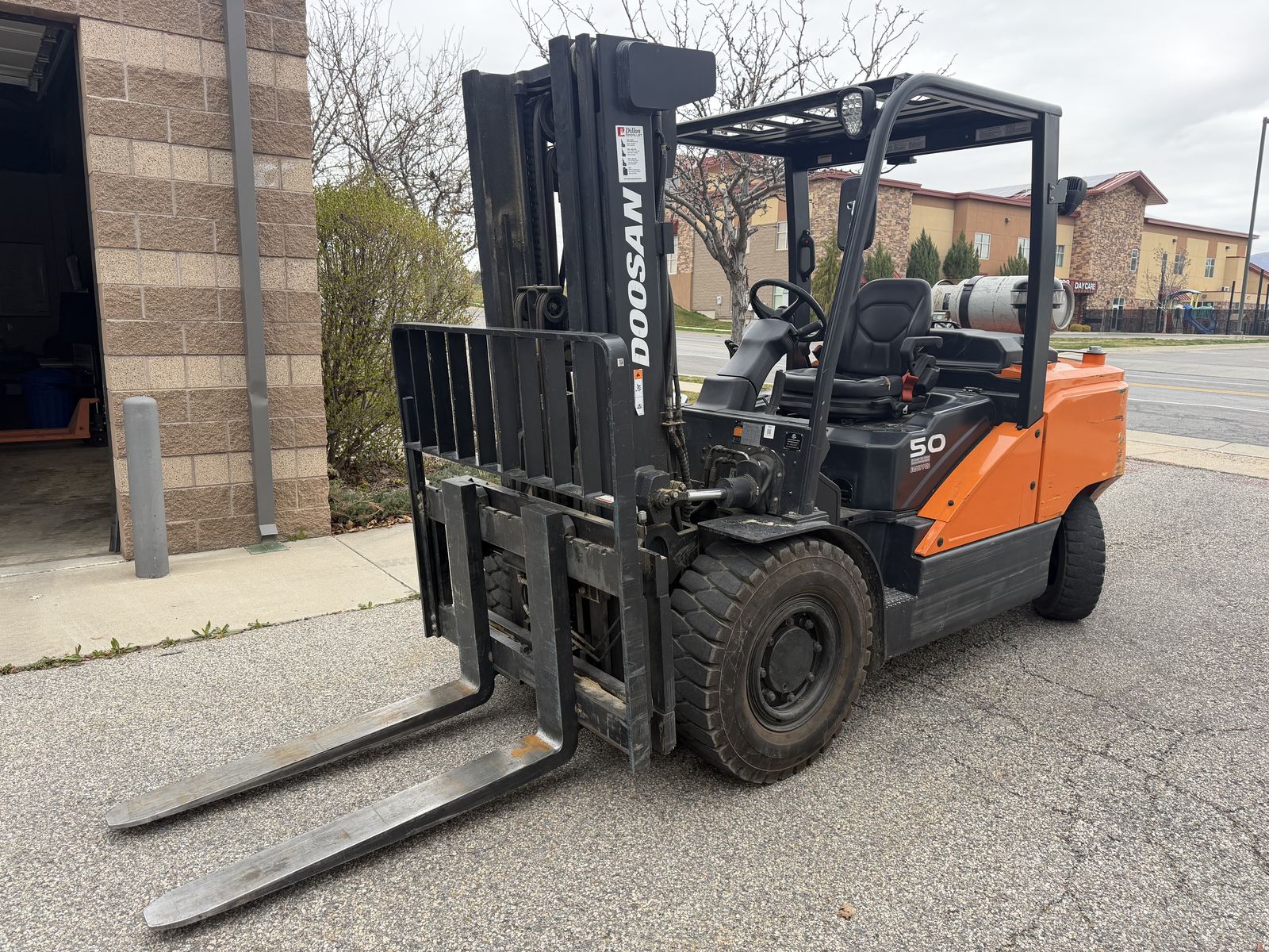 2024 Doosan 10,000lb Forklift
