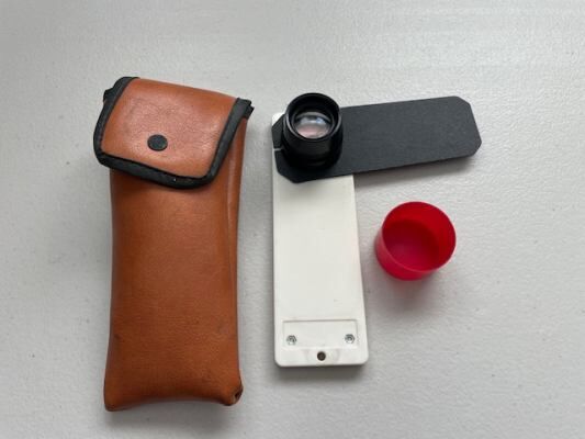 PORTABLE MICROFICHE VIEWER