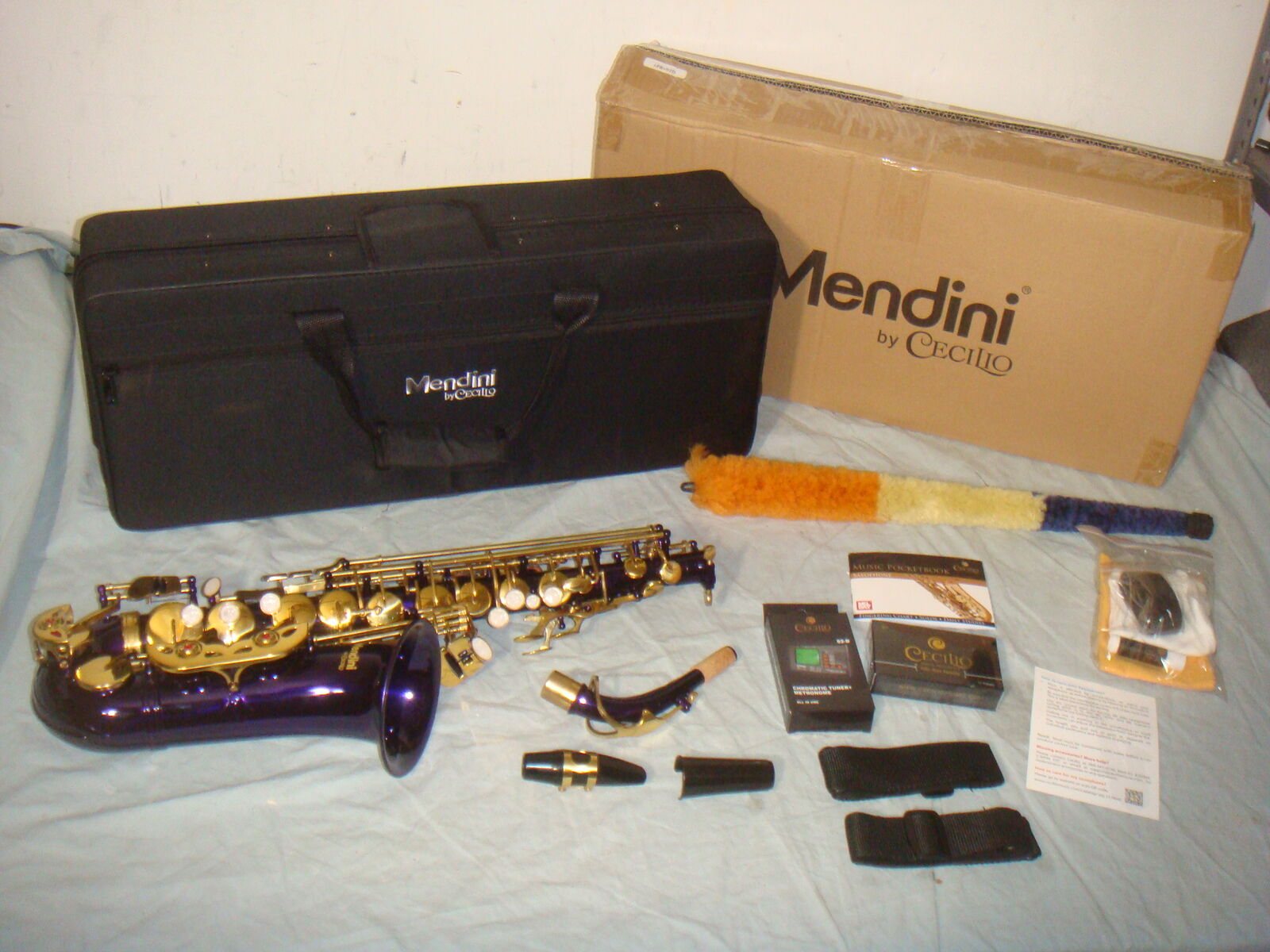 MENDININ BY CECILIO MAS-PU E FLAT ALTO STUDENT SAXOPHONE IN PURPLE W CASE & ACCESSORIES!