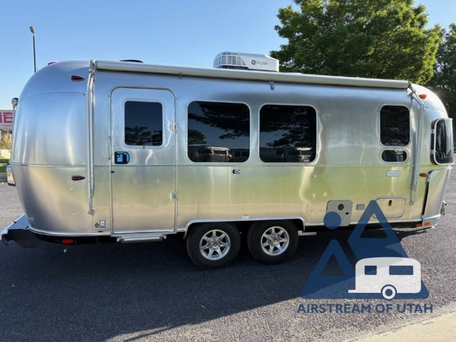 New 2025 Airstream Flying Cloud 23FB Stock #25U016