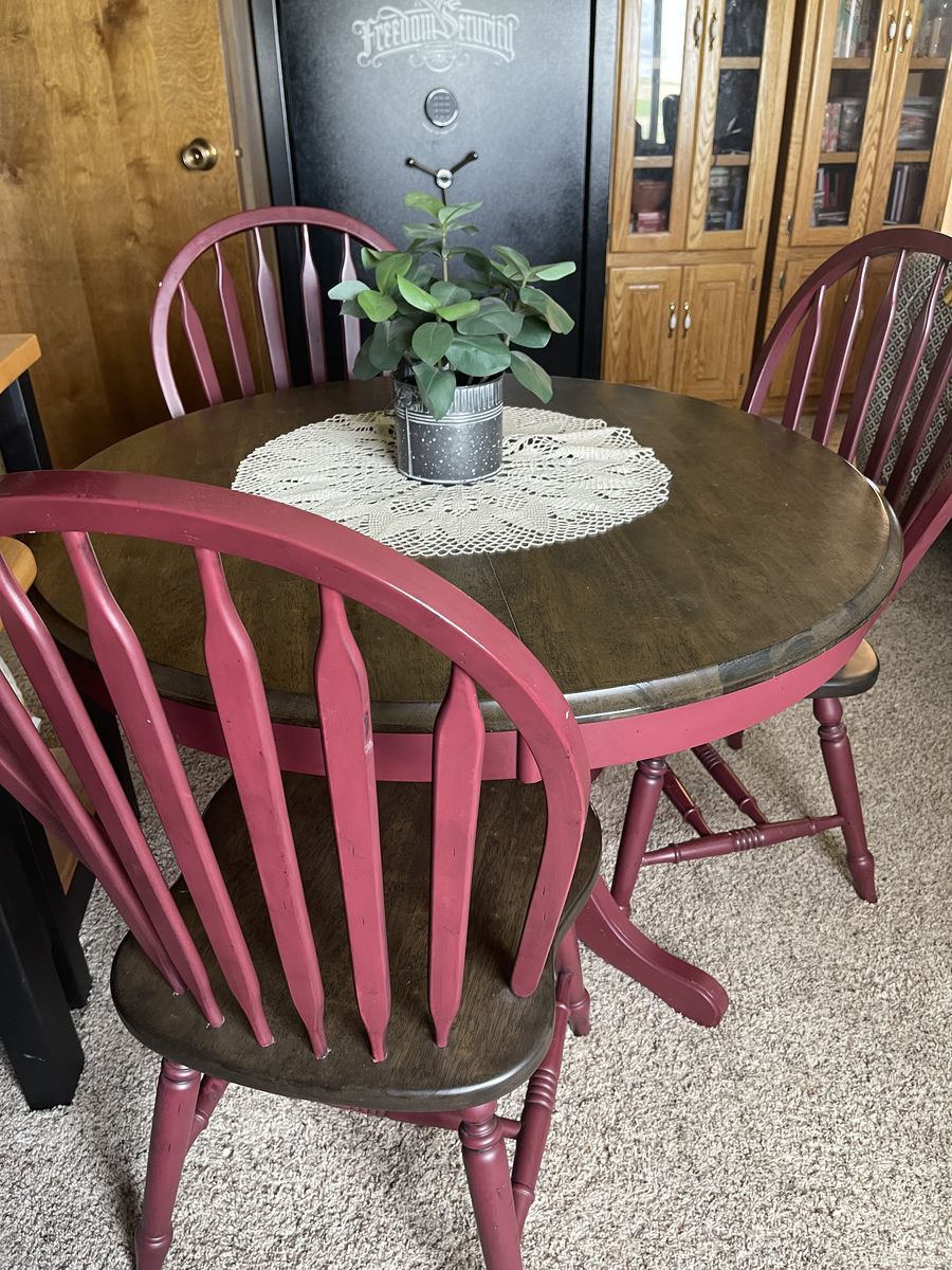 Round Kitchen or Dining Room Wood Table & Chairs
