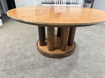 Round Table