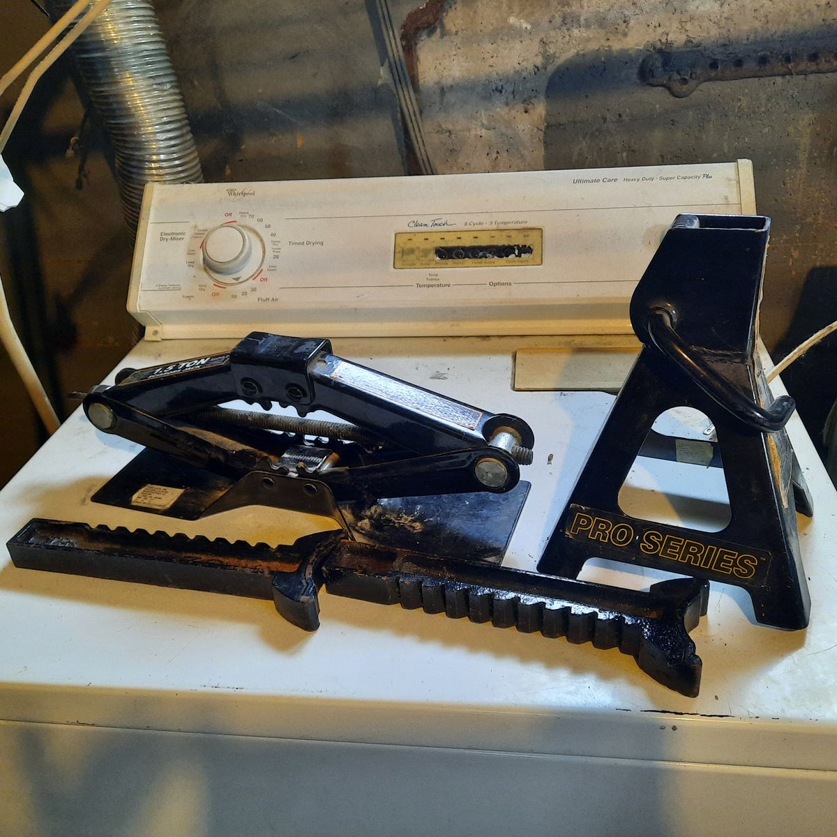 Black Jack 1.5 Ton Scissor Jack & Pro-Series 3-Ton Jack Stands Auto Lifting Tool Set