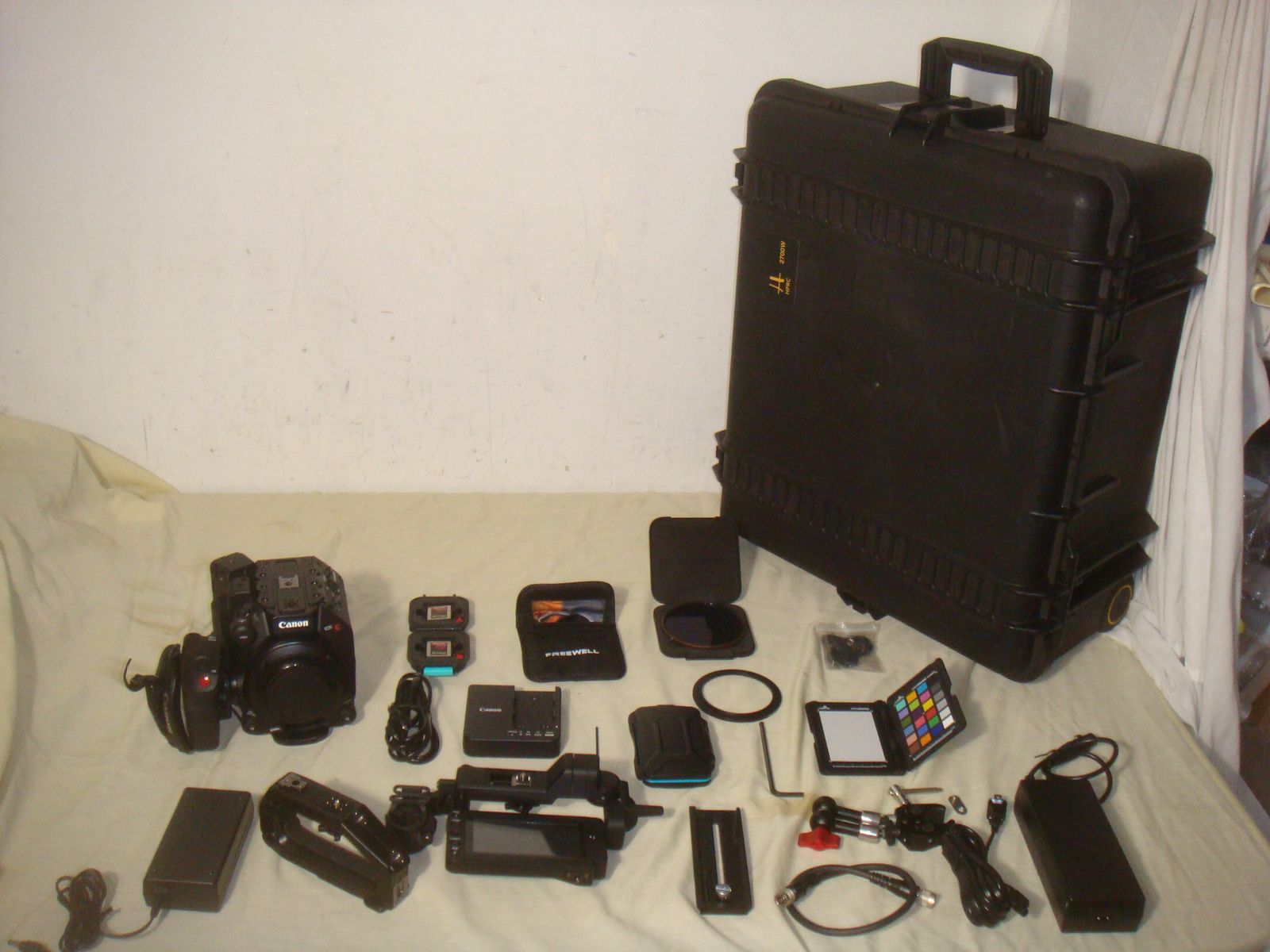 CANON EOS C300 MARK III 3795C002 CINEMA CAMERA KIT WITH CUSTOM HARD TRAVEL CASE - LOOK!