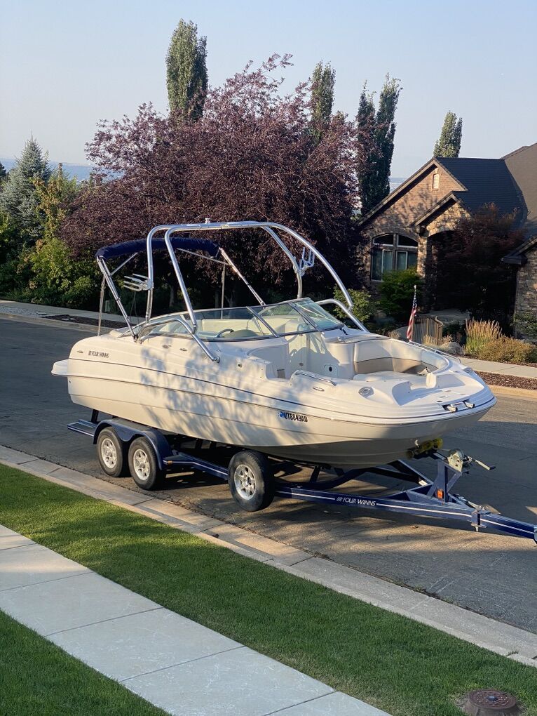 Four Winns Funship 244