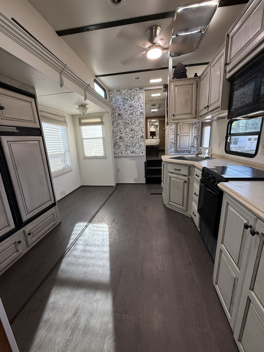 2006 Dutchmen Grand Junction 40’ Fifth Wheel RV