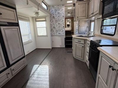 2006 Dutchmen Grand Junction 40’ Fifth Wheel RV