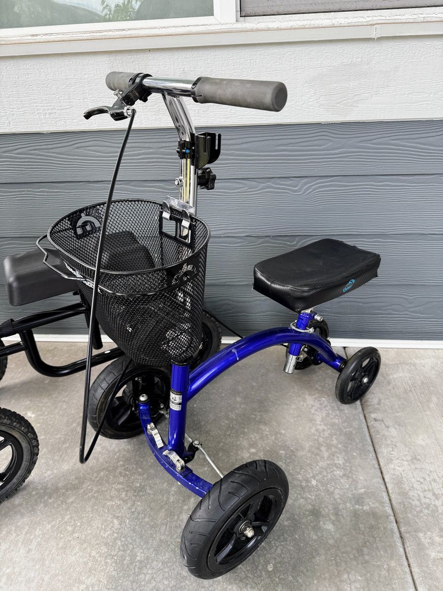KneeRover Steerable Knee Scooter with Basket