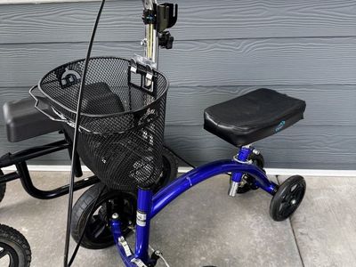 KneeRover Steerable Knee Scooter with Basket