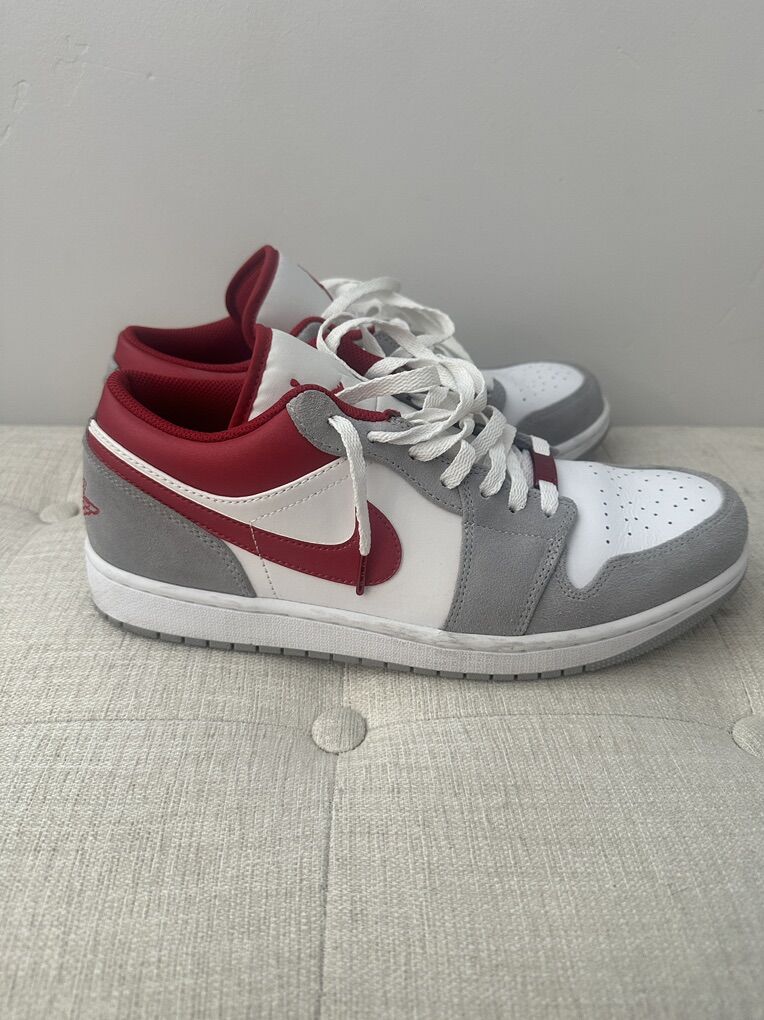 Air Jordan 1 Low SE. Size 10 Men's