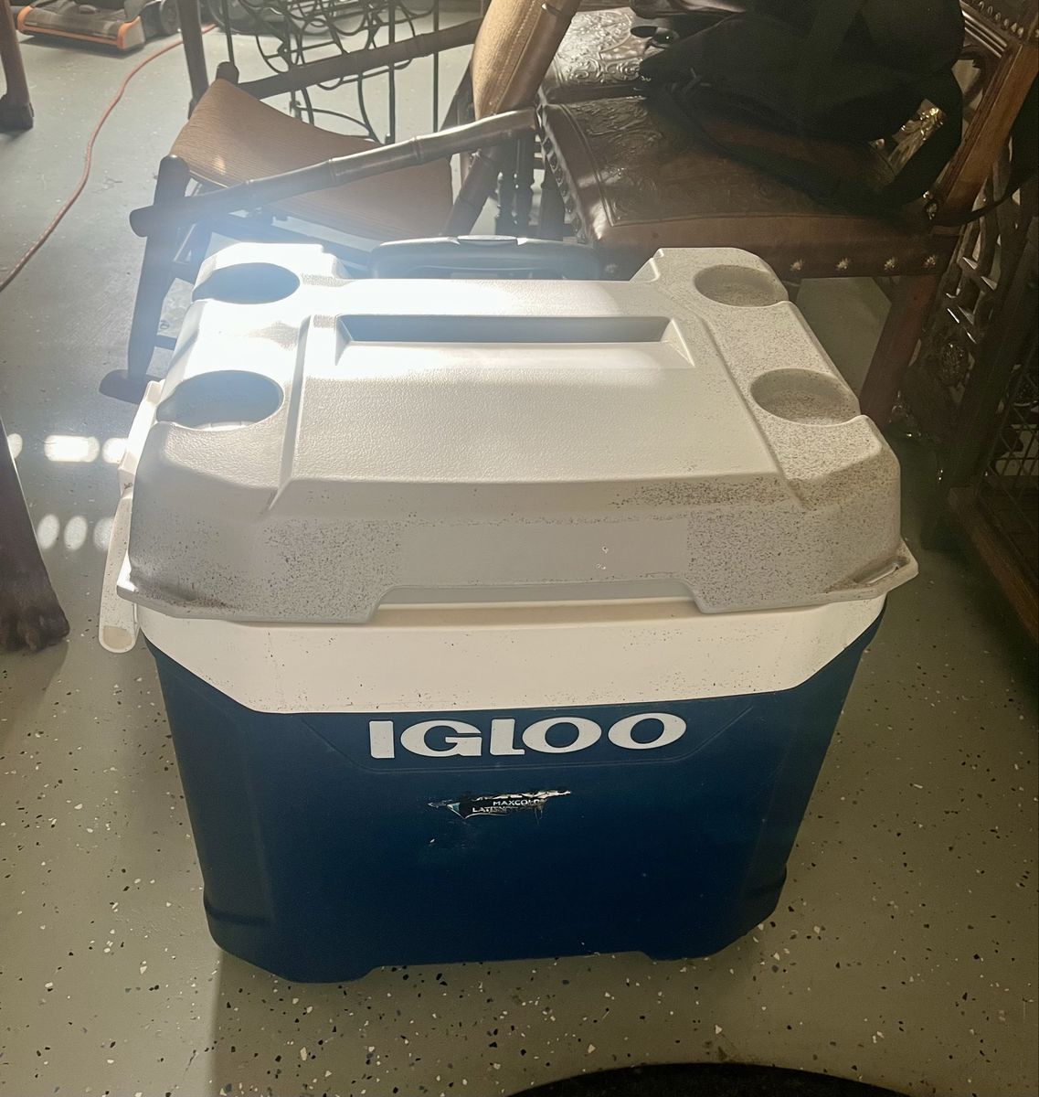 Igloo Latitude 60QT Cooler - Blue/White, Drink Holders, Ultratherm Insulation