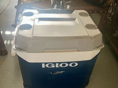 Igloo Latitude 60QT Cooler - Blue/White, Drink Holders, Ultratherm Insulation
