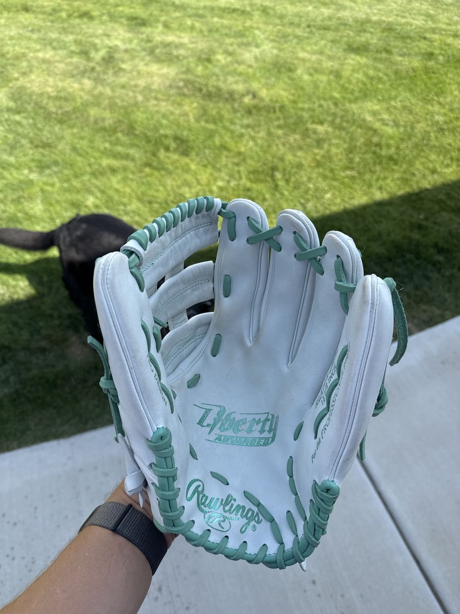 Rawlings Liberty Advanced 12.5” Fastpitch Softball Glove (RLA125-6WM)