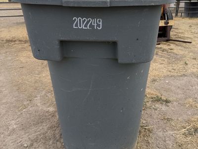 Heavy-Duty Grey Plastic Garbage Can with Lid - Used