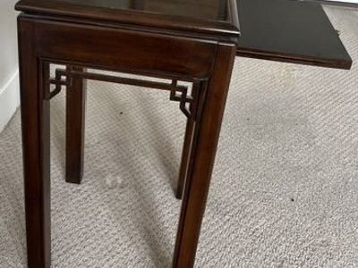 Mahogany end table with pull out shelf