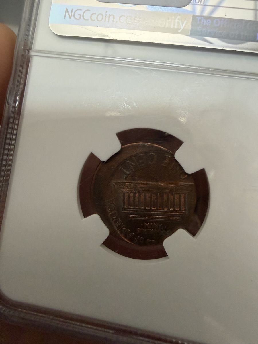 Main image 3