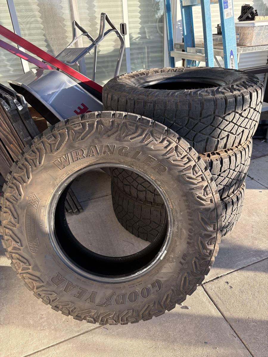 Goodyear Territory MT GM Pull Off: 285/70 R 17