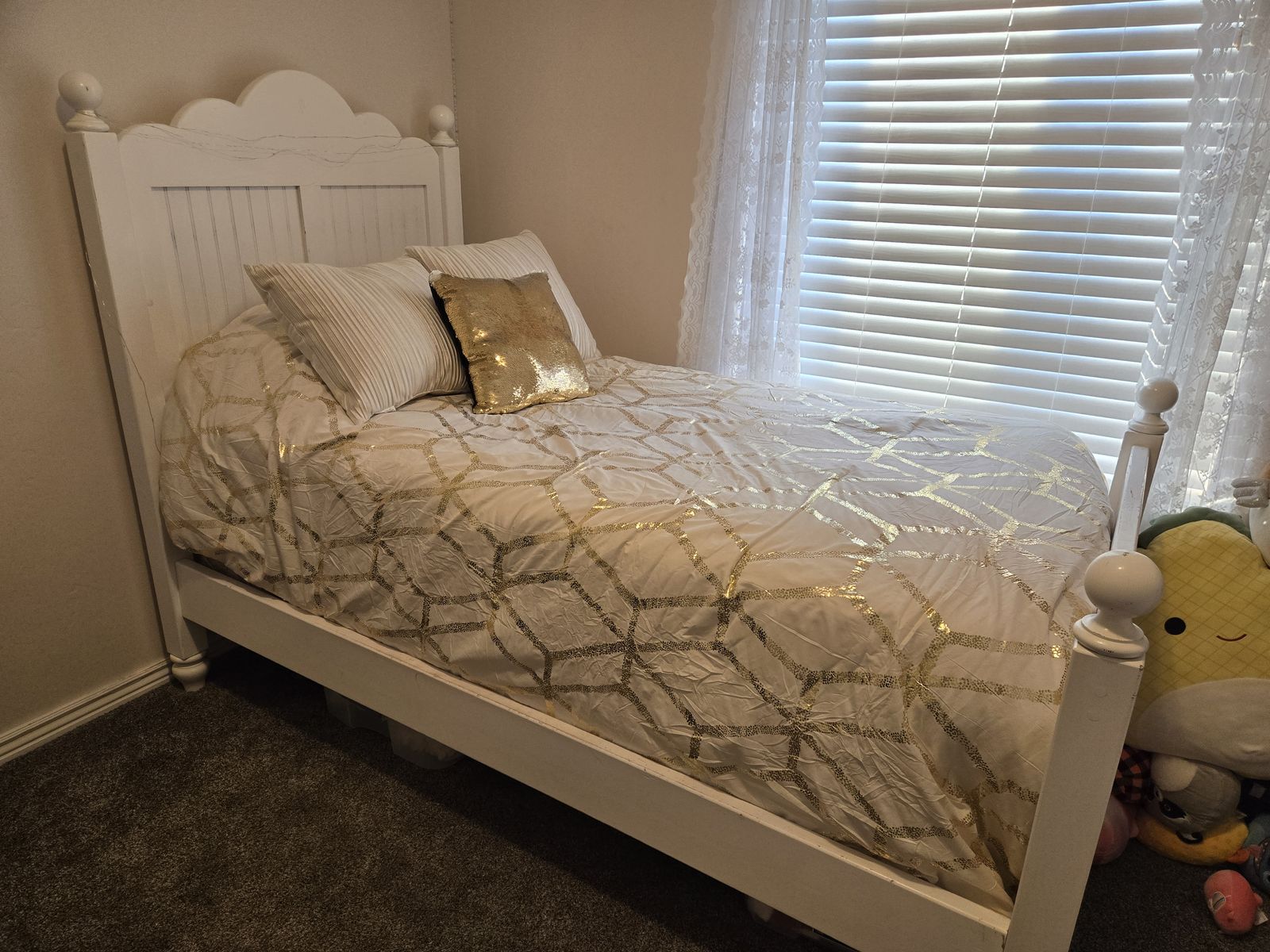 Stylish Twin Bed! Good Condition, Great Price!