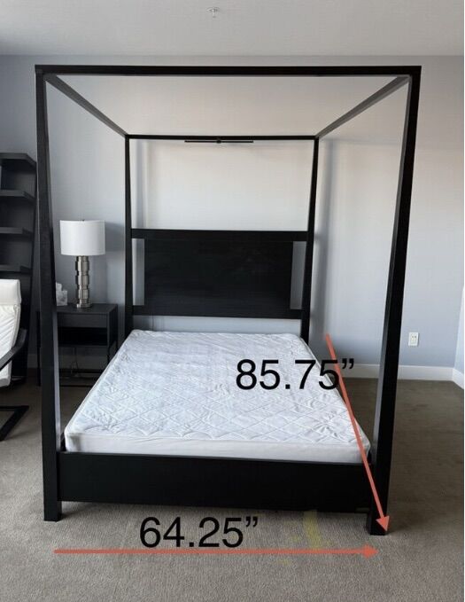 Queen Size Canopy Bed