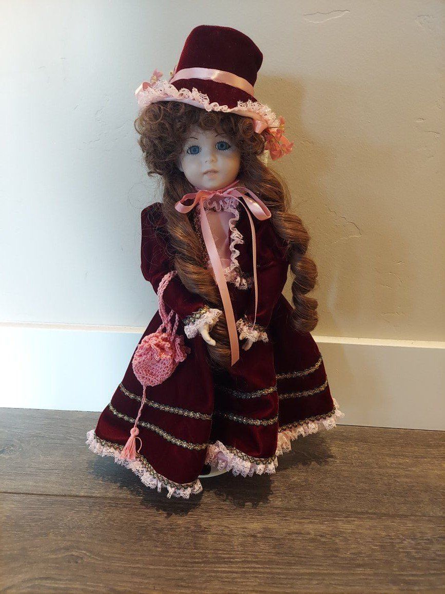 STBJ 247 Paris 8 Porcelain Doll