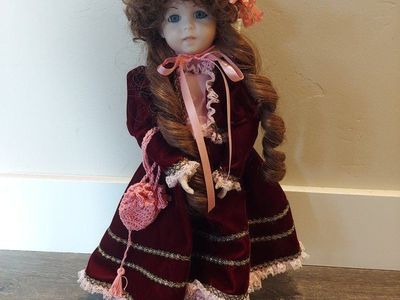 STBJ 247 Paris 8 Porcelain Doll