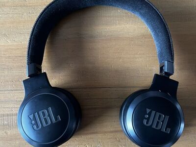 JBL live 670 Nc Headphones