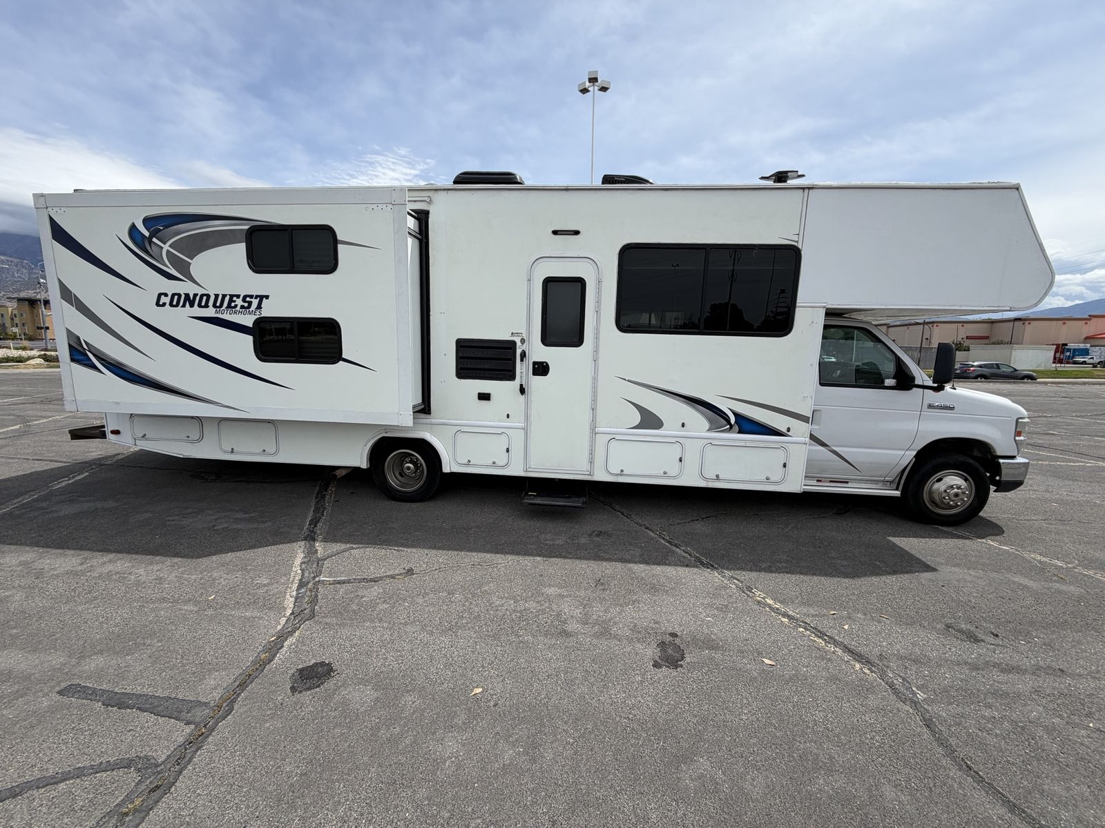 2017 Gulf Stream Conquest Bunkhouse Class C Motorhome - 33k Miles