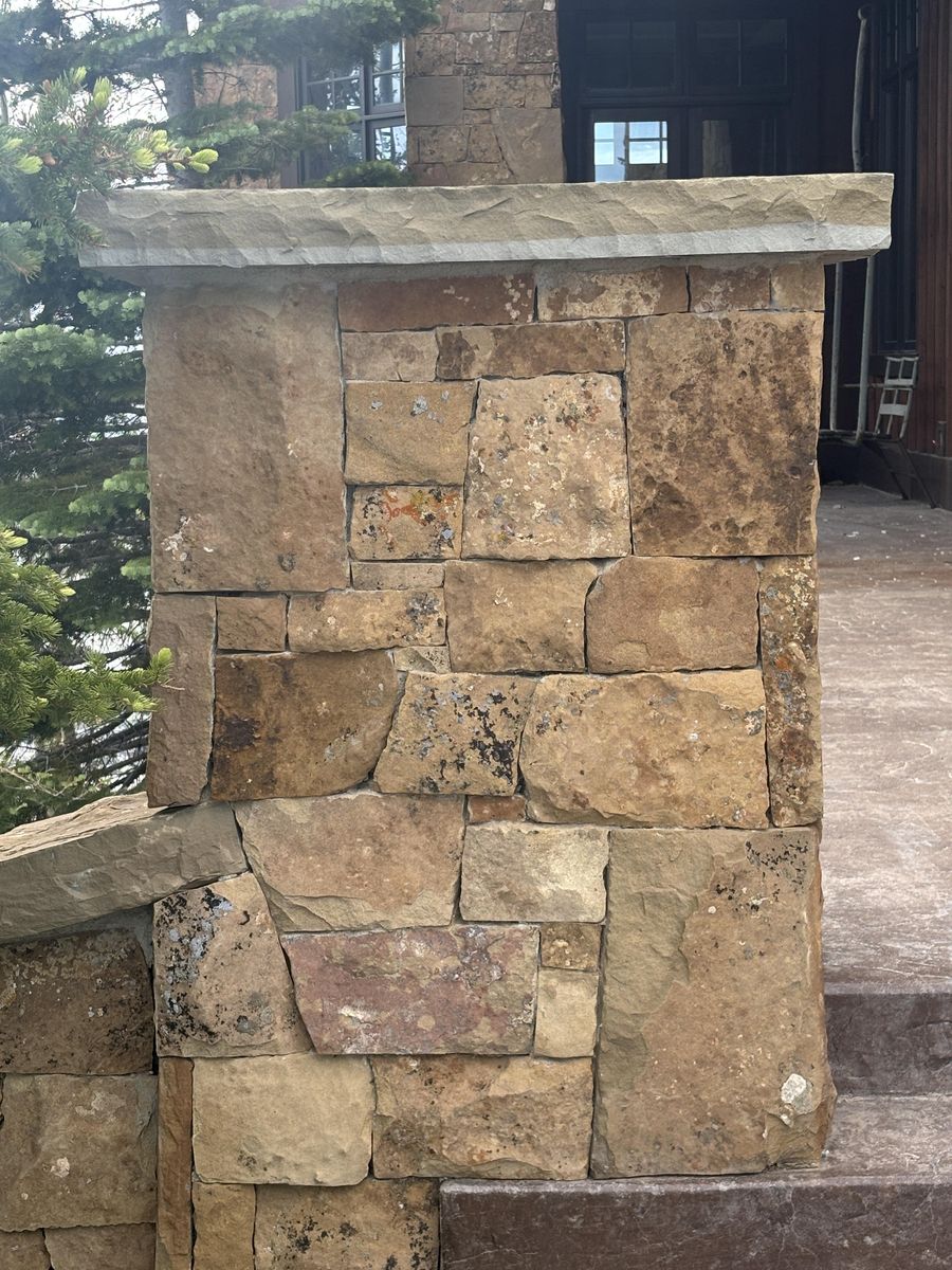 Natural Bed Stone – Approximately 15 Pallets – Perfect for Home or Landscape Projects