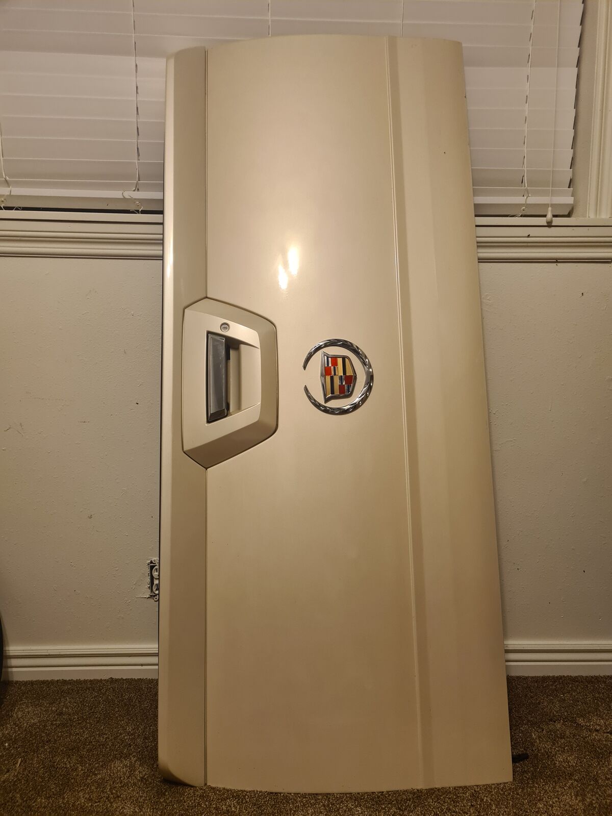 Cadillac Escalade EXT tailgate