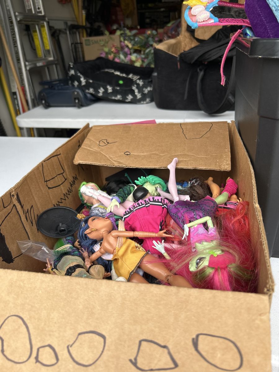 Large community yard sale in Sandy Saturday, June 27 8 AM to 1 PM