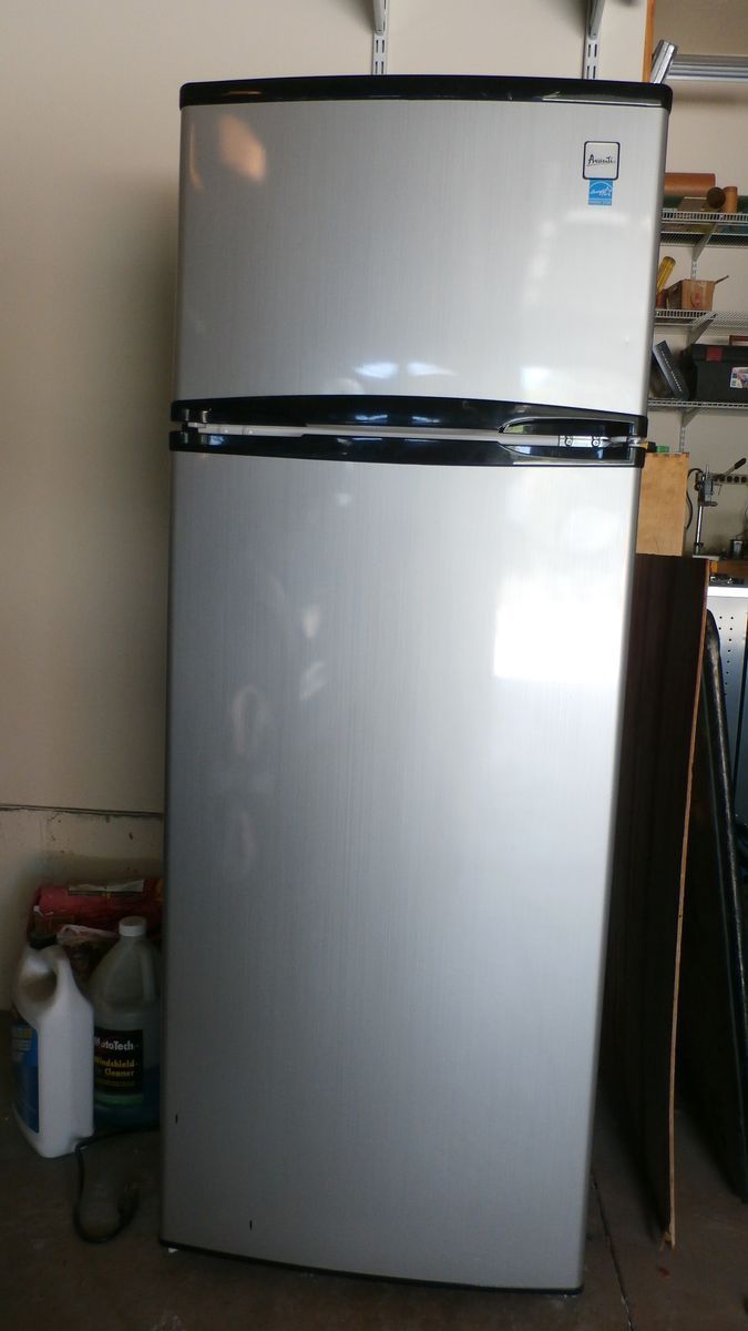 Refrigerator - "Apartment" Sized