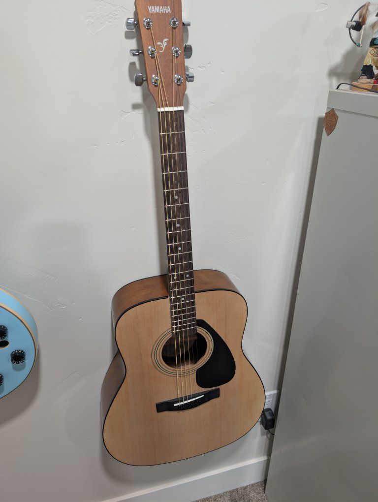 Yamaha F310 Acoustic Guitar