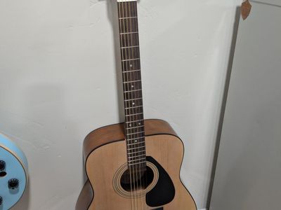 Yamaha F310 Acoustic Guitar