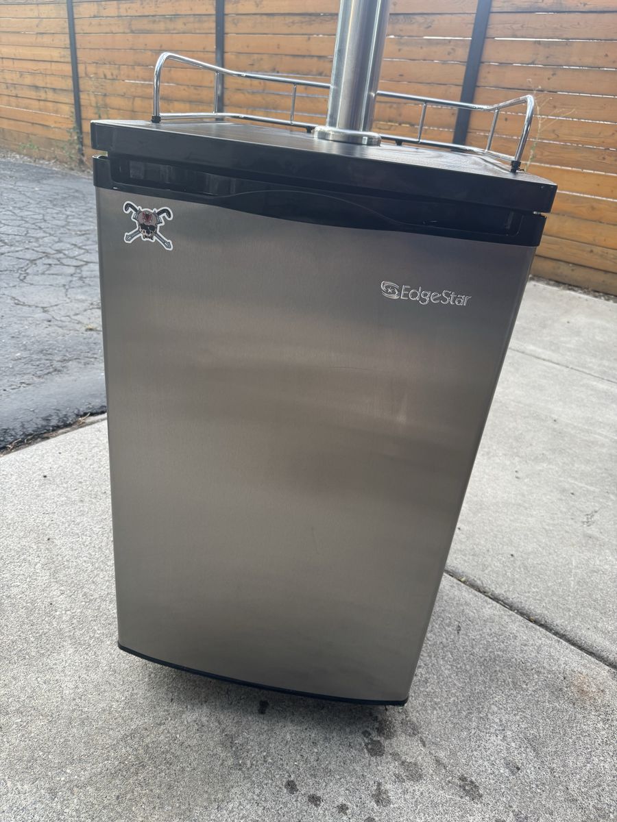 Dual tap kegerator