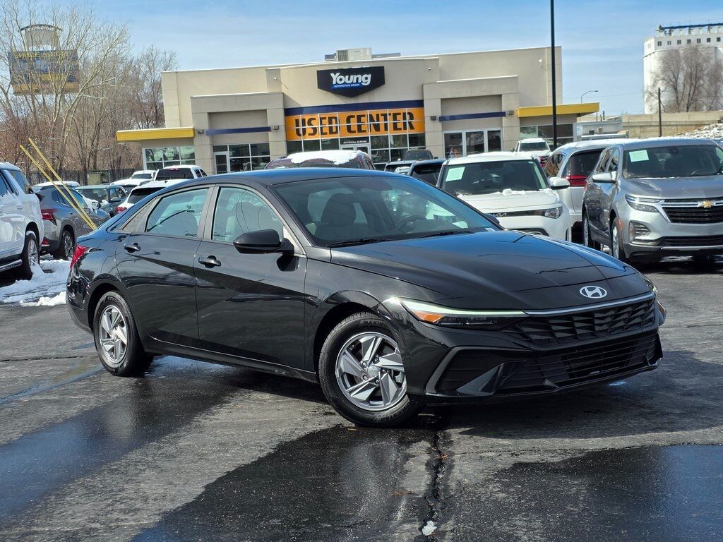 2024 Hyundai Elantra SE