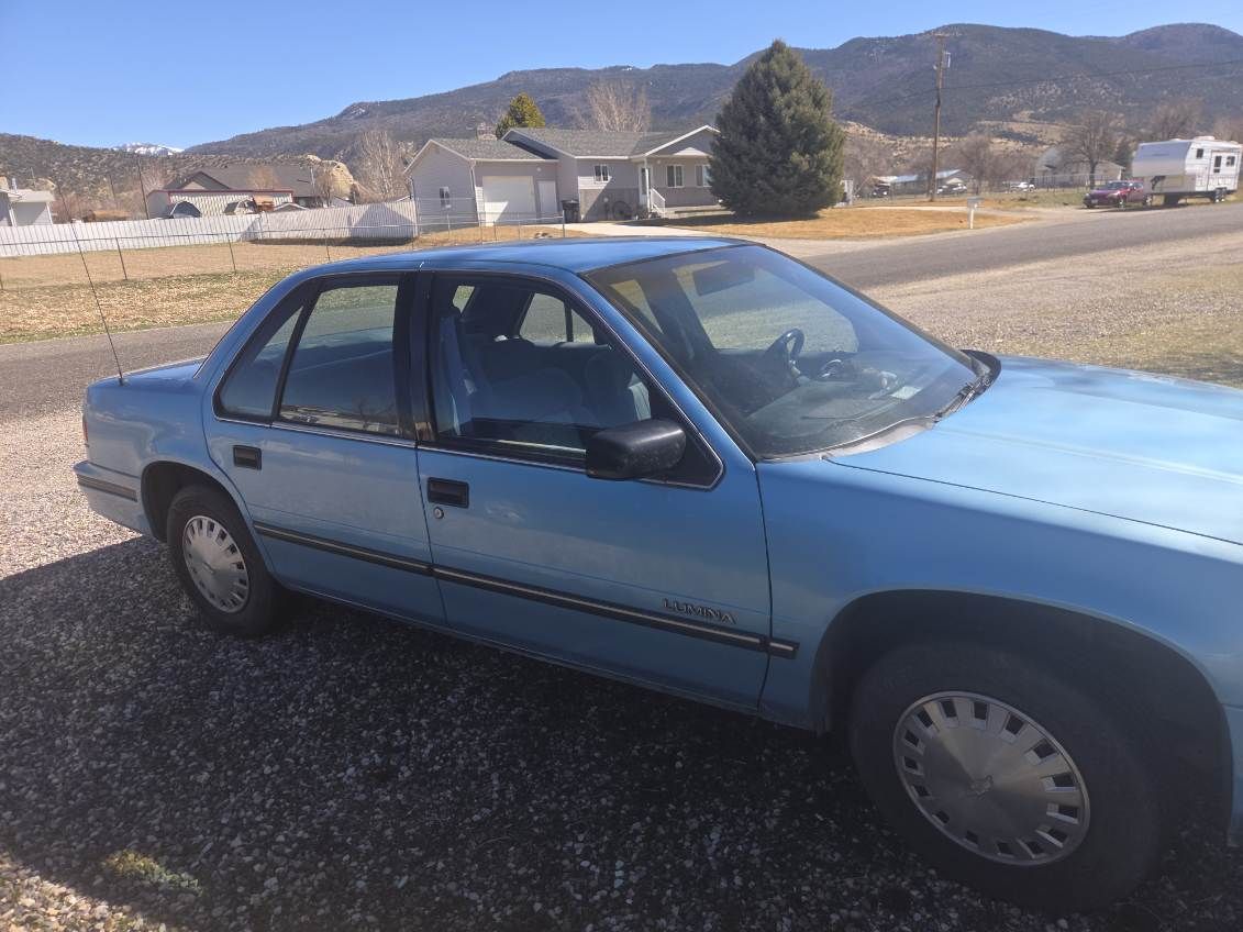 1993 CHEVROLET LUMINA Base