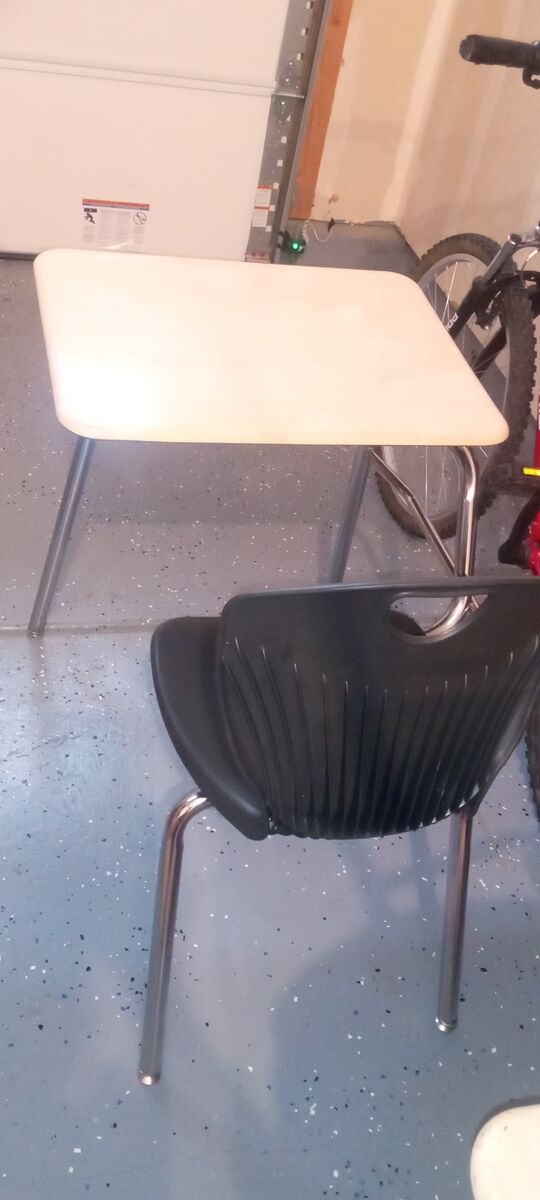 Big kids desks with seat - LIKE NEW - 12 available